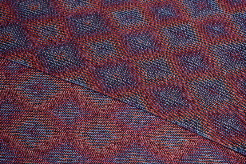 Both sides of a shawl with an advancing diamond pattern, woven using the echo-8 technique.