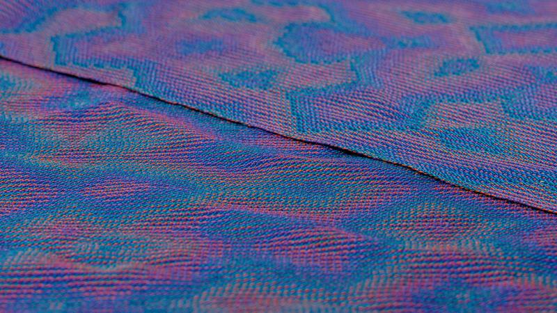 Both sides of a shawl with a flower pattern, woven using the echo-6 technique.