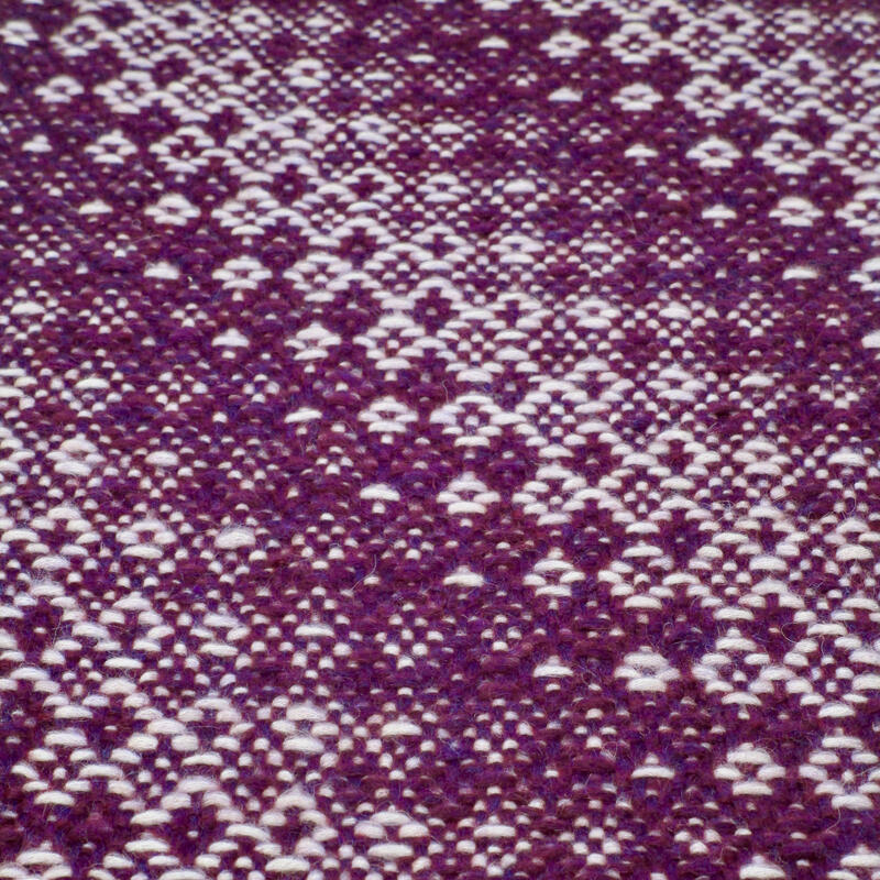 Large Goldilocks shawl close-up