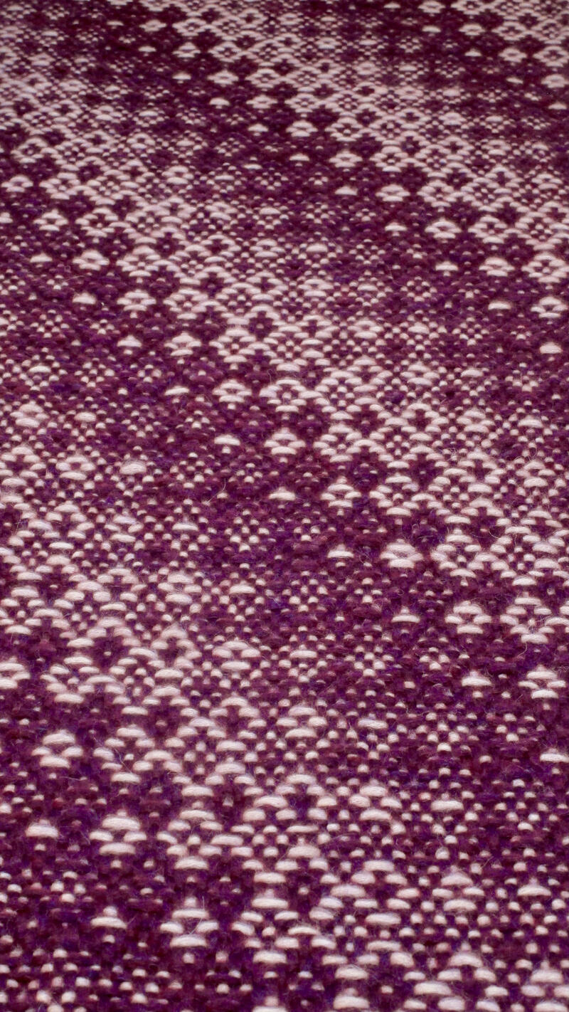 Large Goldilocks shawl along its length