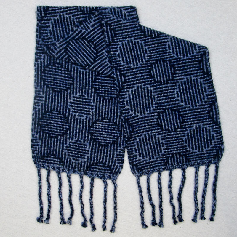 Overview picture of the son's shawl