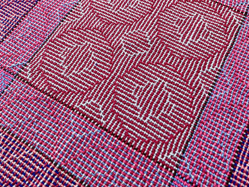 Close-up of the handkerchief with 8-shaft circle pattern